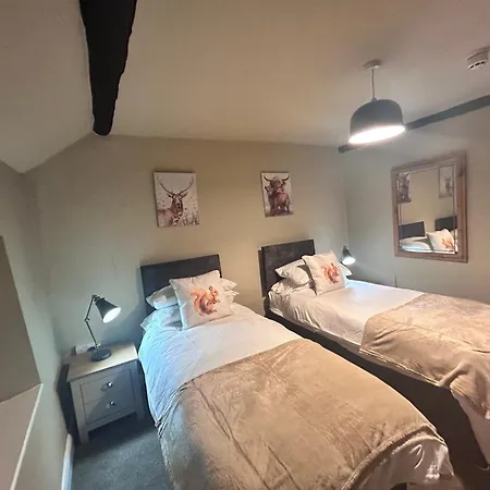 Hikers Hideaway At The Ship